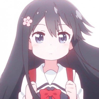 女子将带有火星的垃圾倒入垃圾桶